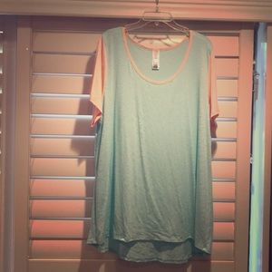 NWOT Lularoe Perfect T